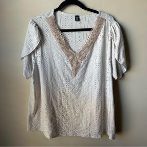 SHEIN Women’s White Eyelet Gold V Neck Trim Flutter Sleeve Blouse Size 2XL